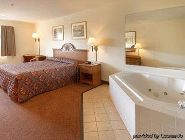 הנטינגטון Quality Inn חדר תמונה